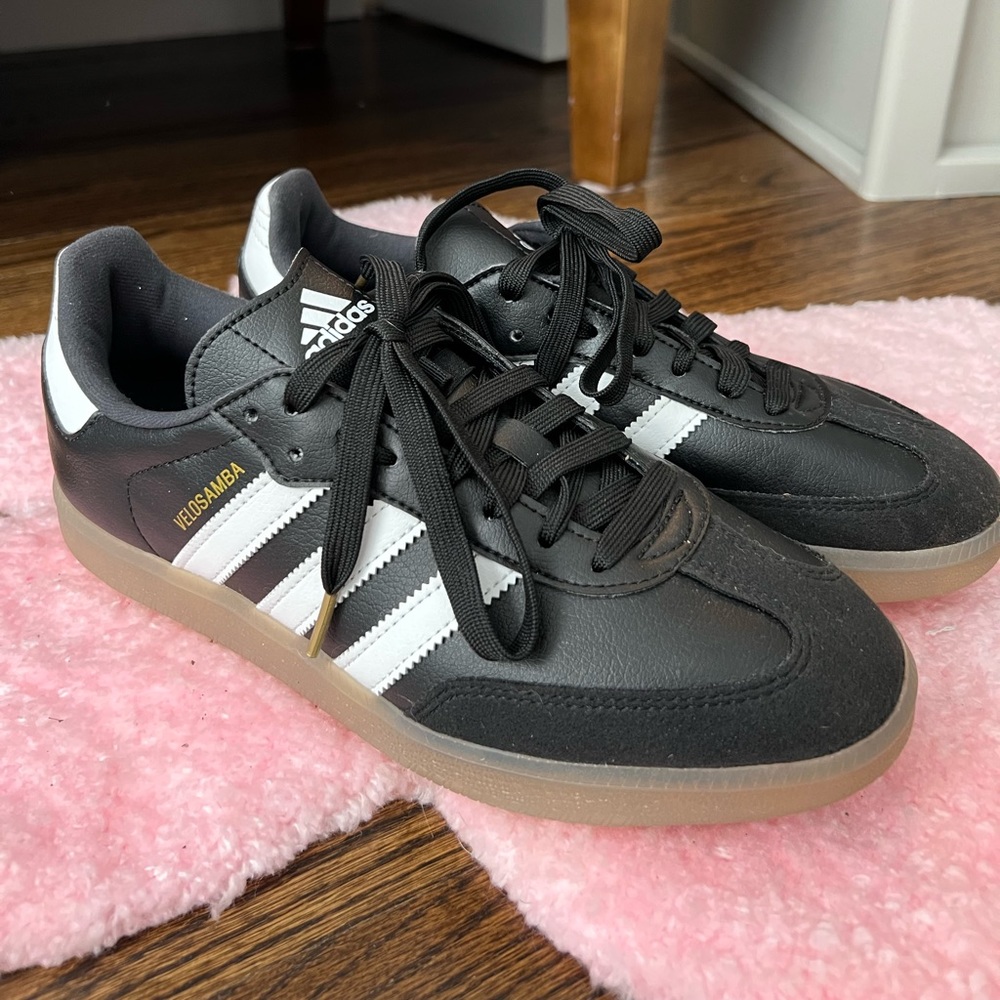 Adidas Sambas size Womens 8.5, Men’s 7.5
